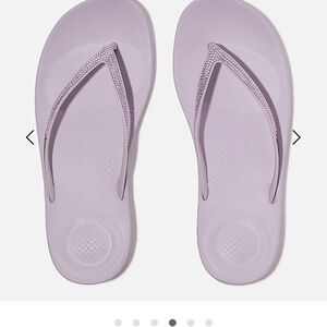 IQUSHION Ombre Flip Flops